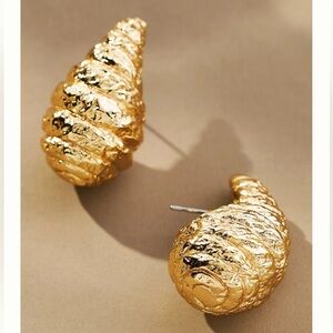 Textured Ribbed Croissant Teardrop Earrings